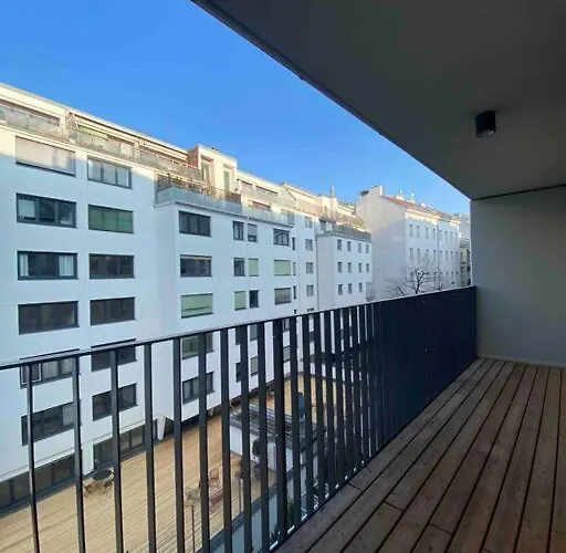 Modern Near Stadtpark Apartment